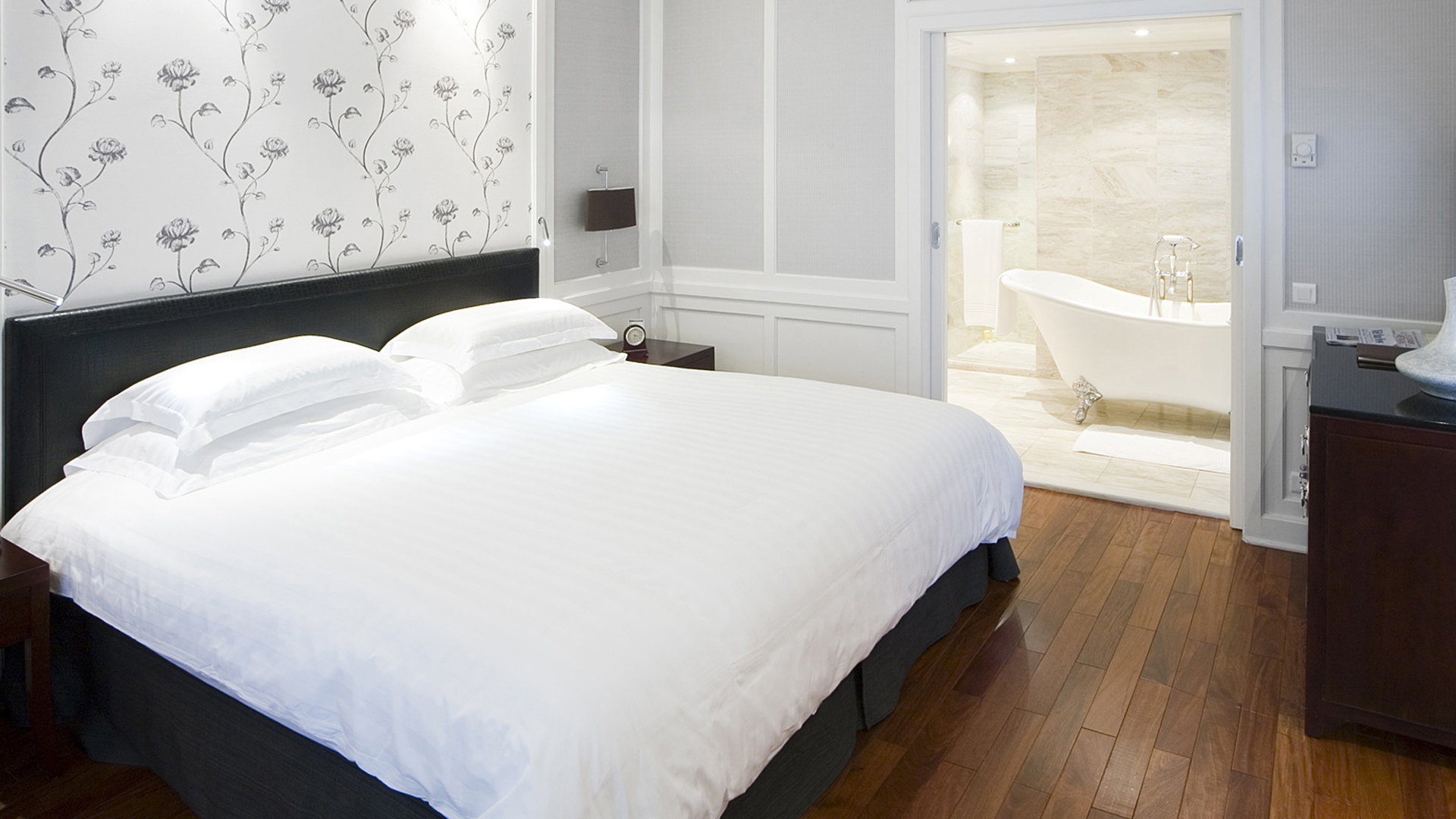  Worldwide, Vietnam, Sofitel Legend Metropole Hanoi, Opera Suite