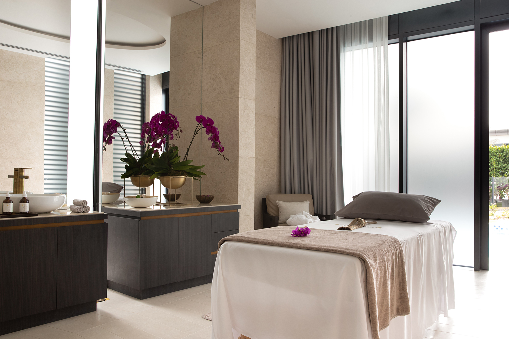 Arabia, Abu Dhabi, Jumeirah Saadiyat Island, Two Bedroom Villa Spa Room