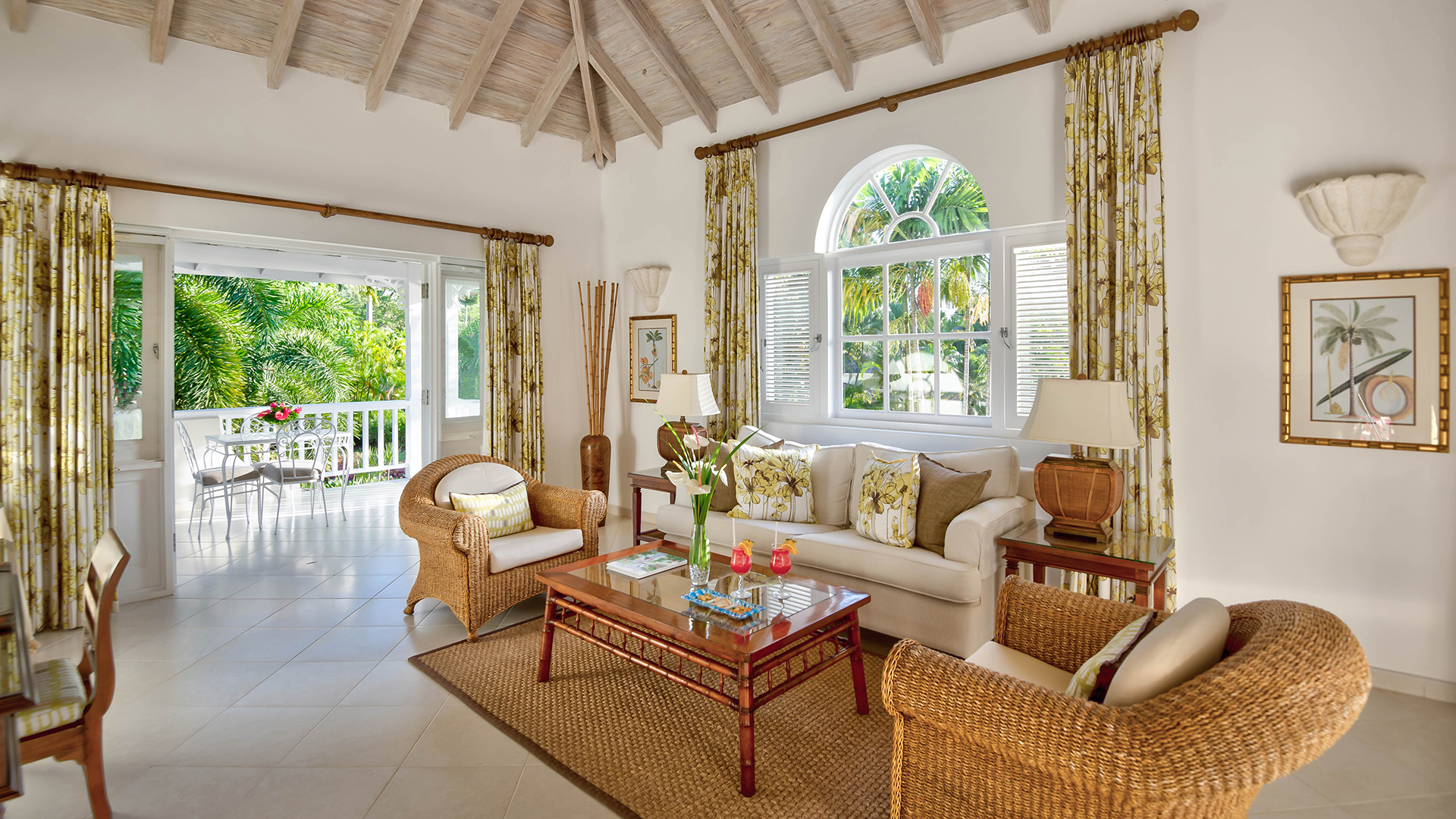 Lounge and terrace with rattan furnishings in a suite cottage at Coral Reef Club