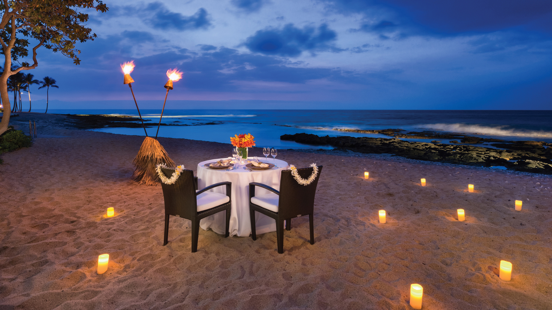 USA, Luxury Hawaii Holidays, Four Seasons Resort Hualalai at Historic Ka'Upulehu, Beach dining