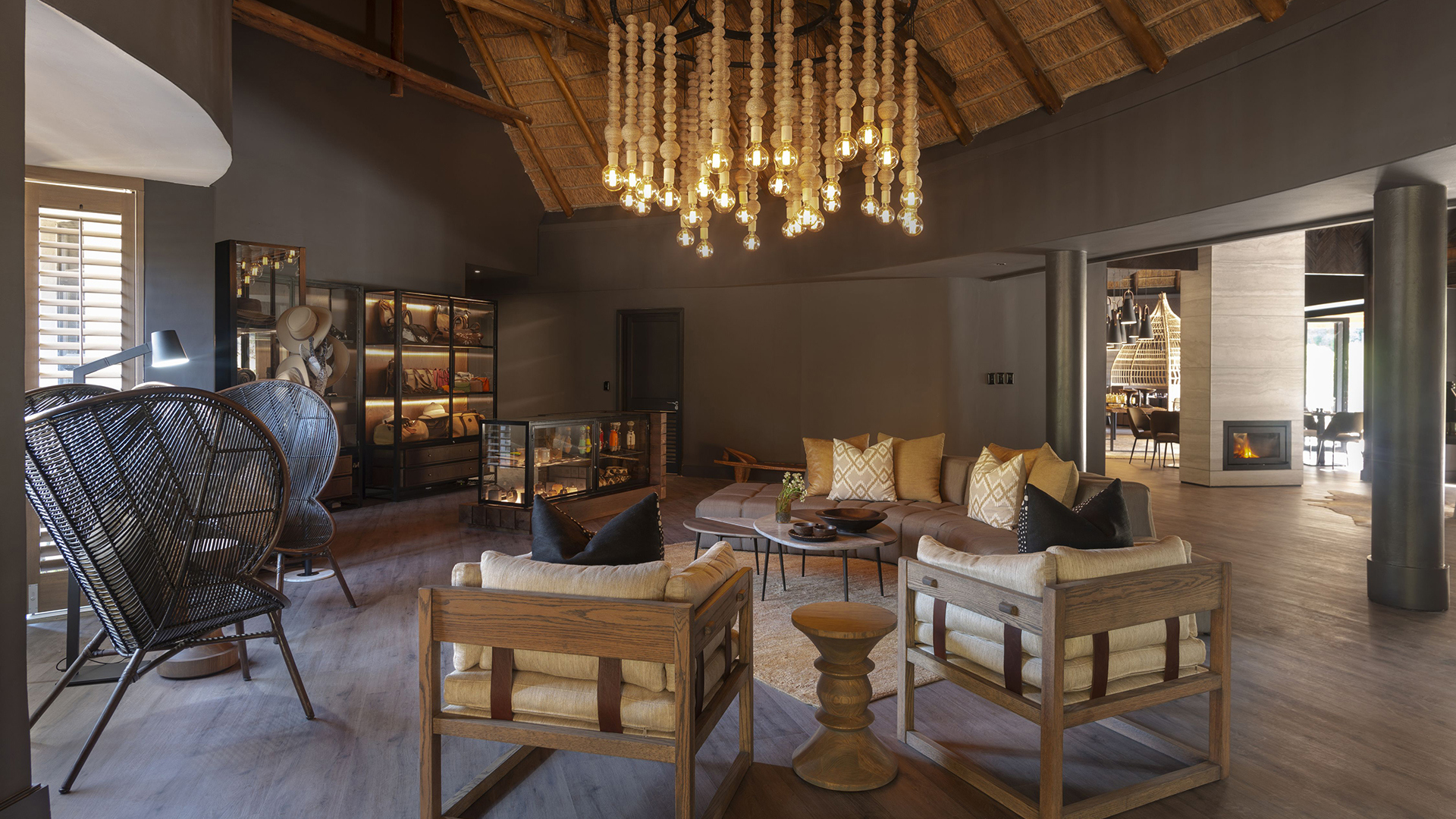  Africa, South Africa, Eagles Crag at Shamwari Private Game Reserve, Lobby lounge